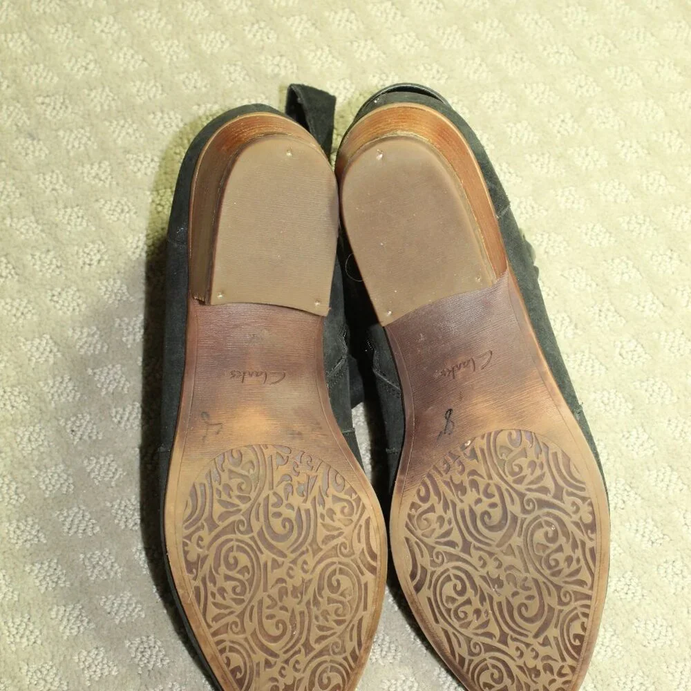 Clarks artisan suede